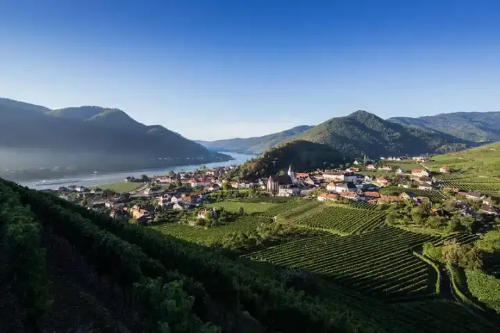 Wachau – a mosolygó táj (Dunai hajókázással)